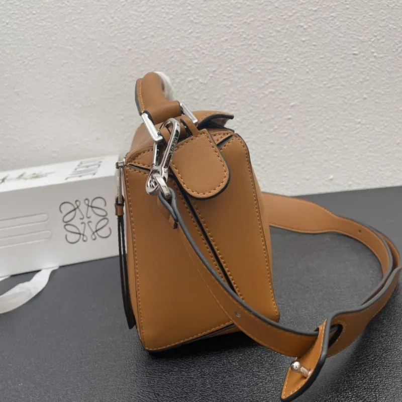 Loewe 0152 Caramel Puzzle Bag 25cm - Image 5