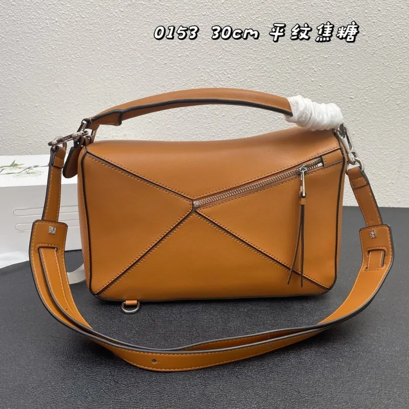 Loewe 0153 30cm Caramel Puzzle Leather Bag - Image 3
