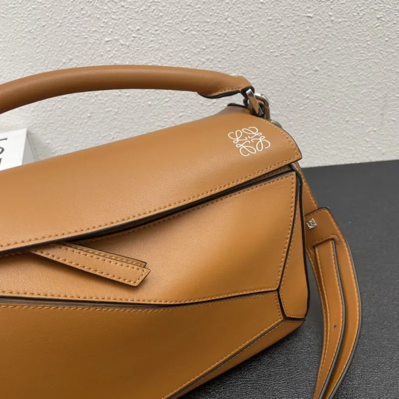 Loewe 0153 30cm Caramel Puzzle Leather Bag - Image 4