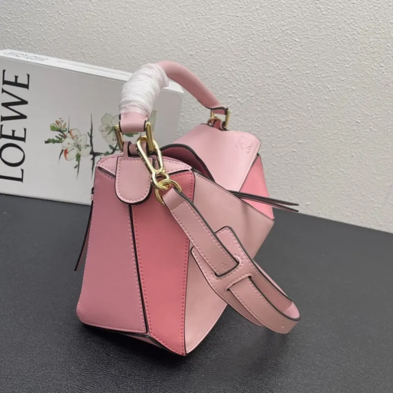Loewe 0153 30cm Pink Puzzle Shoulder Bag - Image 4