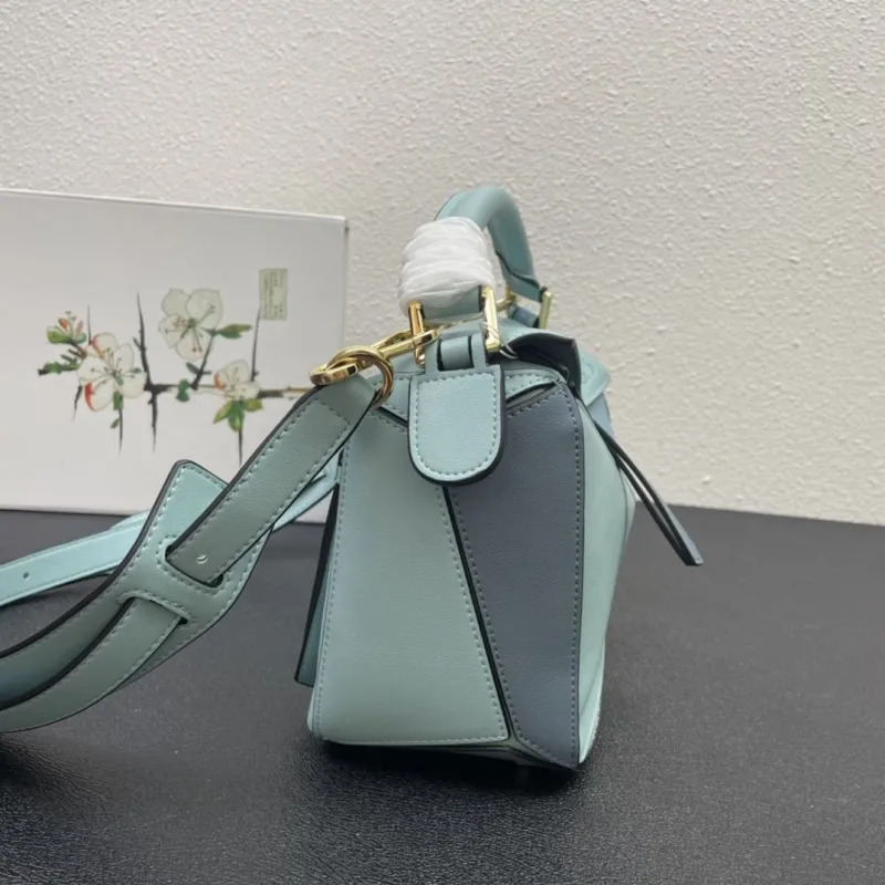 Loewe 0152 25cm Blue Puzzle Bag - Image 4