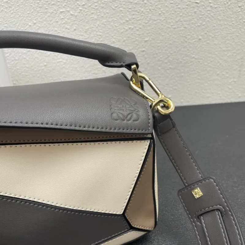 Loewe 0152 Khaki Puzzle Bag 25cm - Image 4
