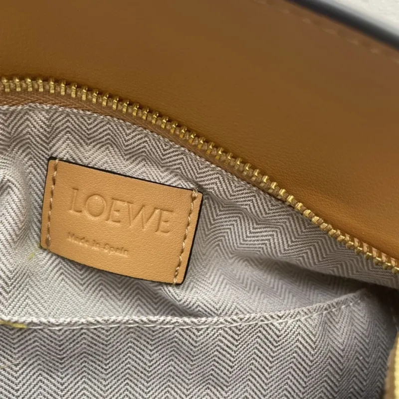 Loewe Puzzle Bag 25cm Light Caramel Crossbody Bag - Image 9