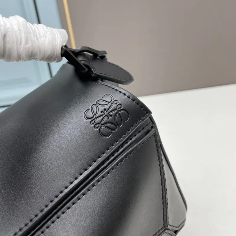 Loewe Small 24cm Black Leather Handbag 841 - Image 4