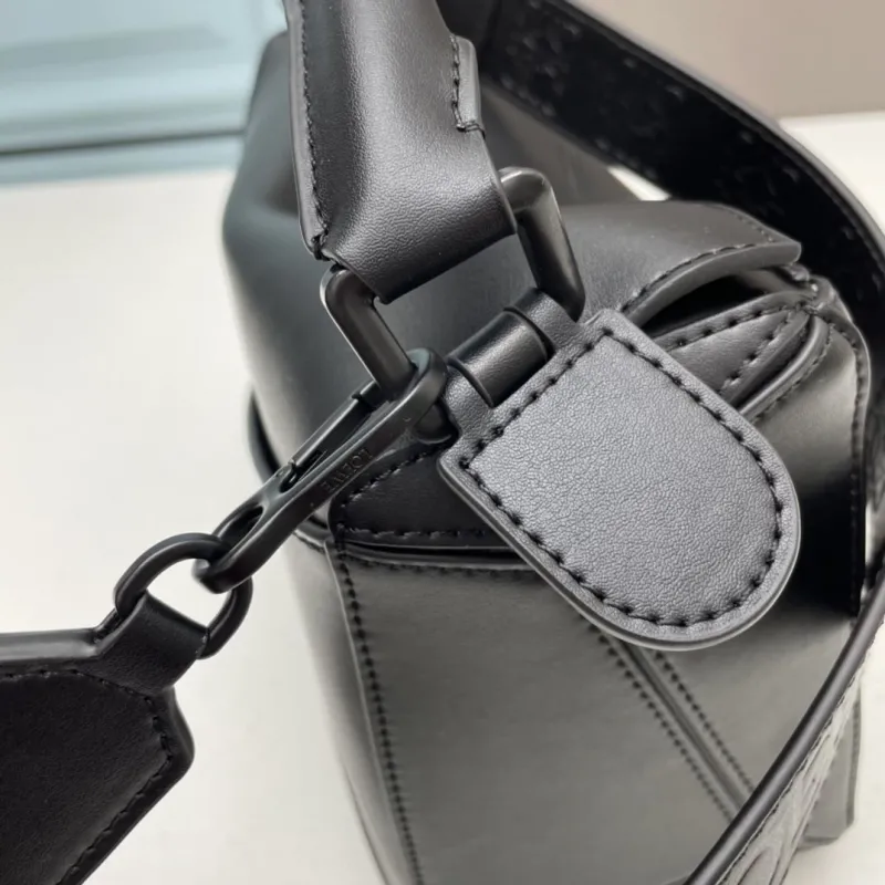 Loewe Small 24cm Black Leather Handbag 841 - Image 6