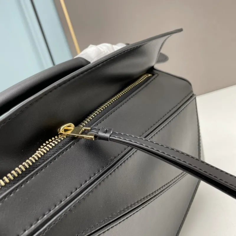 Loewe Small 24cm Black Leather Handbag 841 - Image 7
