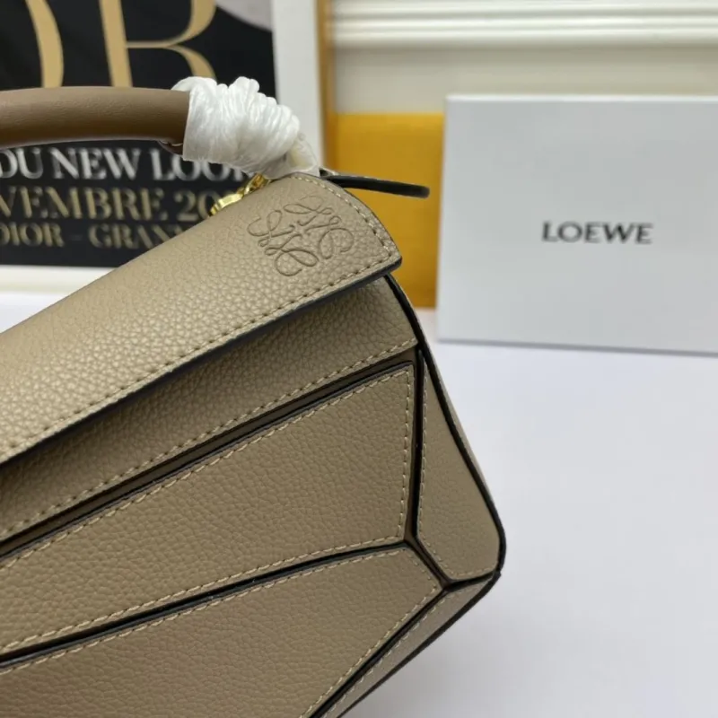 LOEWE Taupe Leather Crossbody Handbag 852 - Image 4