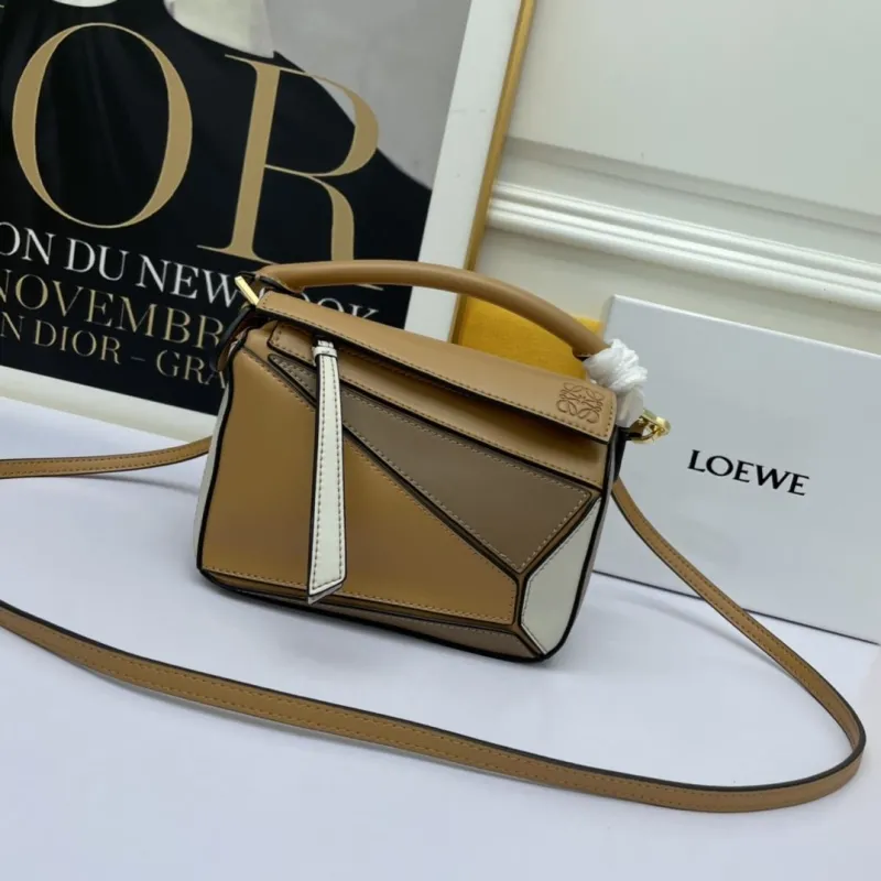 LOEWE Tan White Crossbody Handbag 858