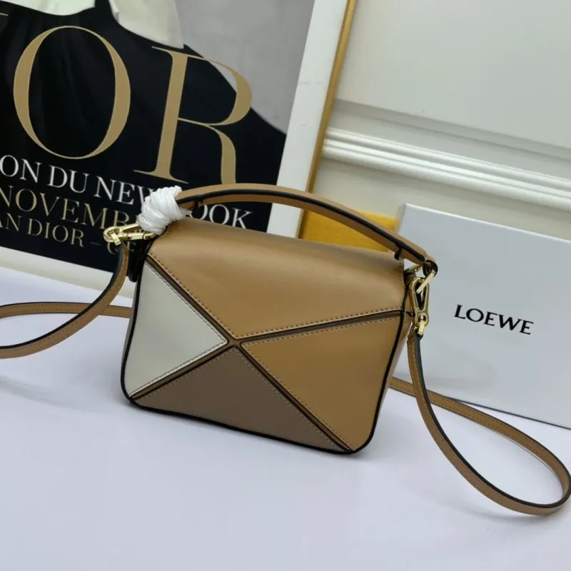 LOEWE Tan White Crossbody Handbag 858 - Image 3