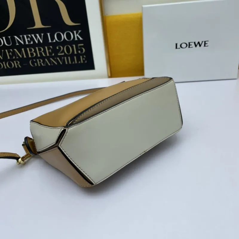 LOEWE Tan White Crossbody Handbag 858 - Image 5
