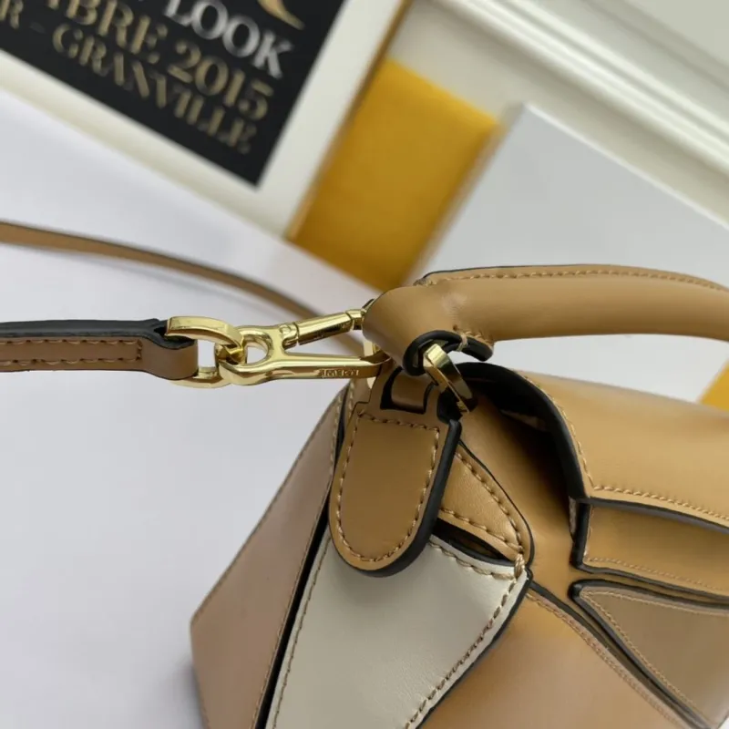 LOEWE Tan White Crossbody Handbag 858 - Image 6
