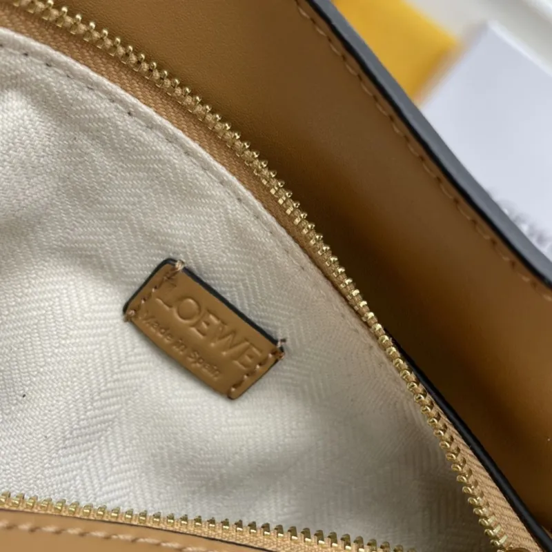 LOEWE Tan White Crossbody Handbag 858 - Image 8
