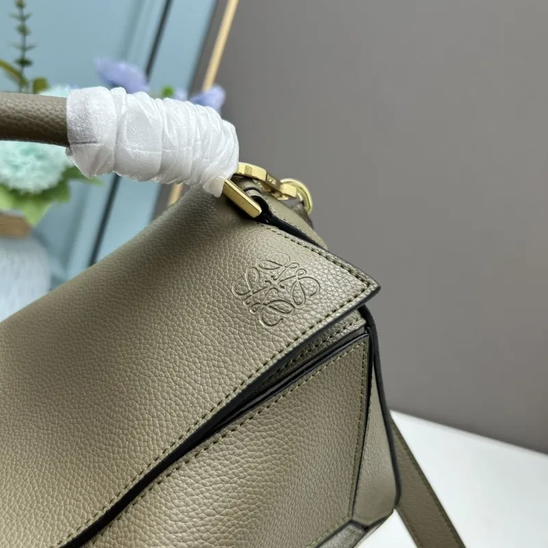 Loewe Khaki Leather Puzzle Crossbody Handbag 870 - Image 4