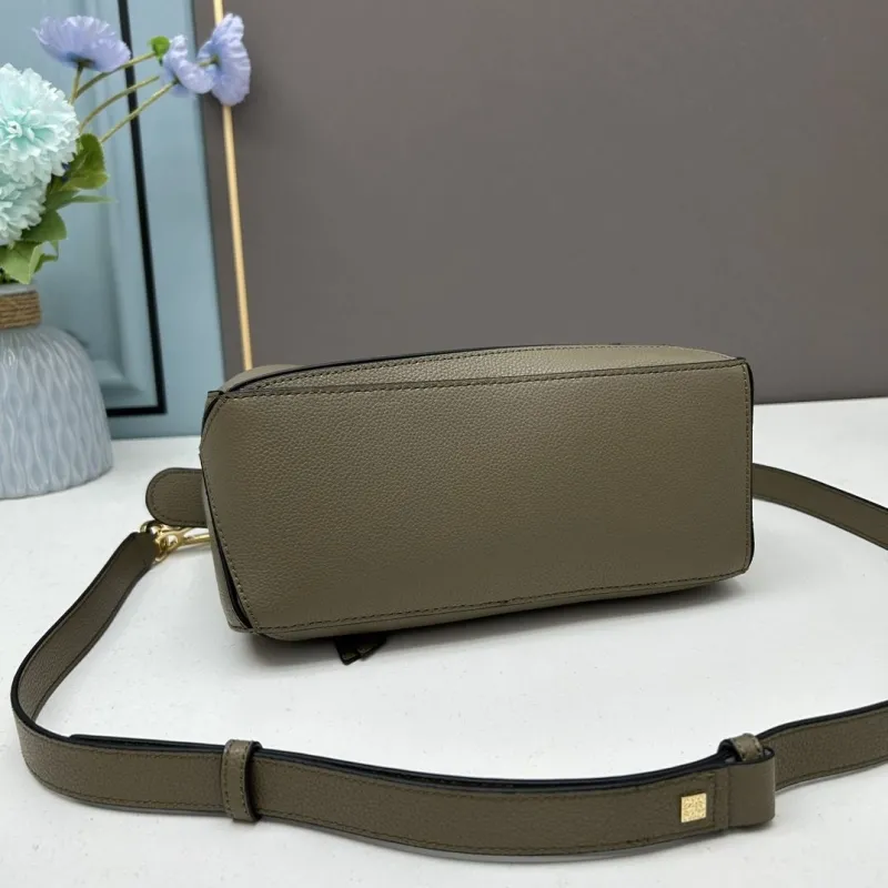Loewe Khaki Leather Puzzle Crossbody Handbag 870 - Image 5