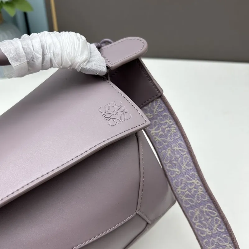 Loewe S26 Lavender Crossbody Handbag 24cm - Image 4