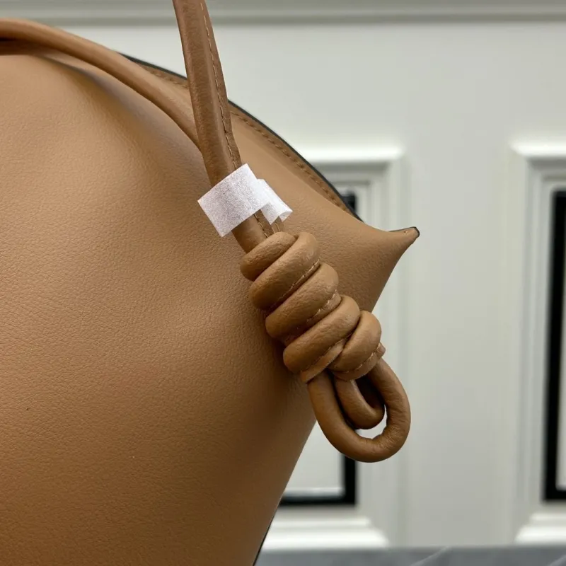 LOEWE S061 Brown Leather Tote Bag - Image 6