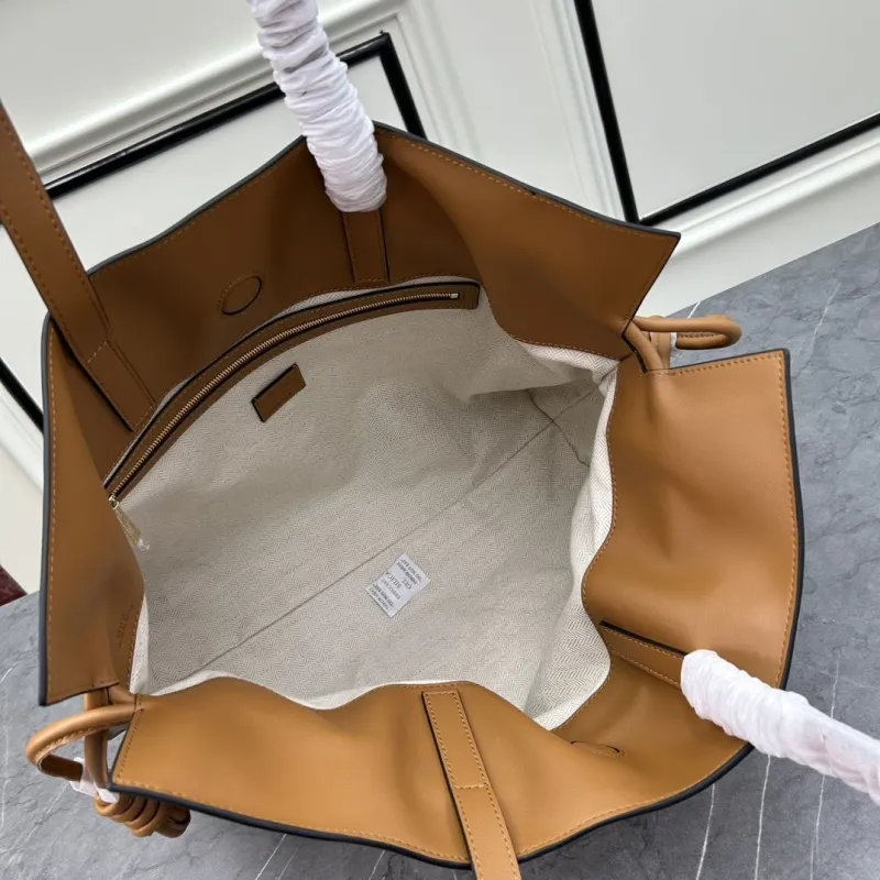 LOEWE S061 Brown Leather Tote Bag - Image 7