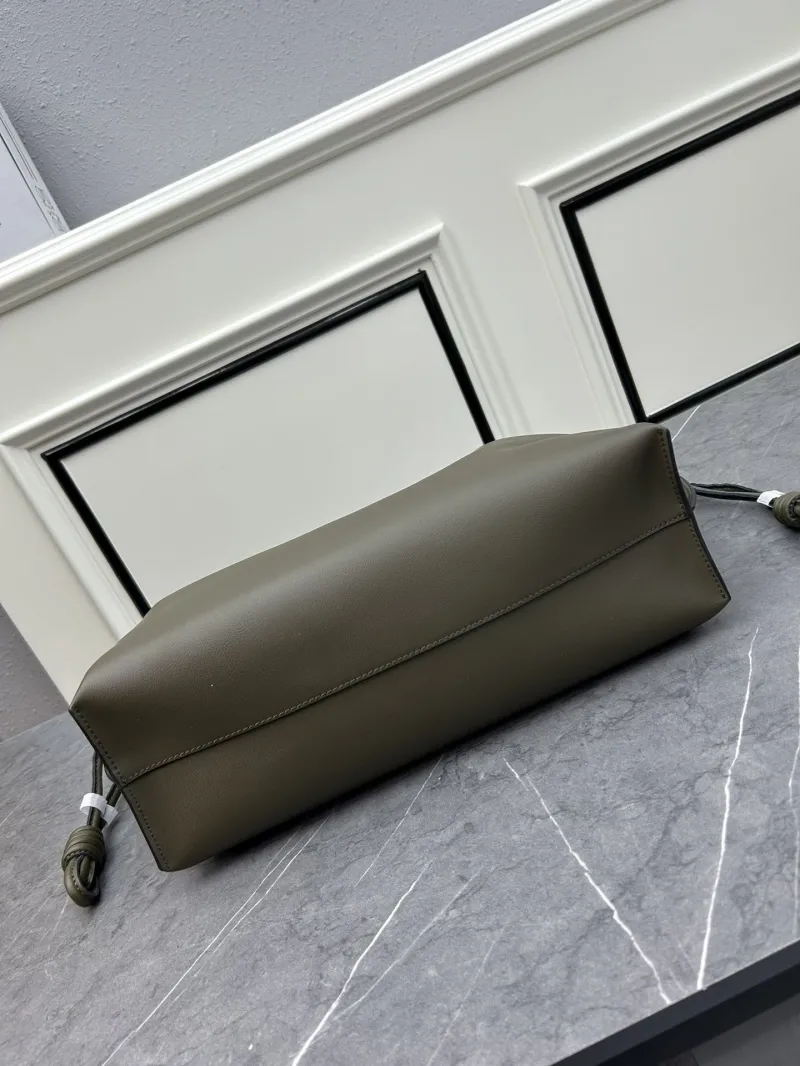 LOEWE S061 Olive Green Leather Tote Bag - Image 4