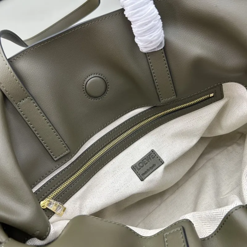 LOEWE S061 Olive Green Leather Tote Bag - Image 8