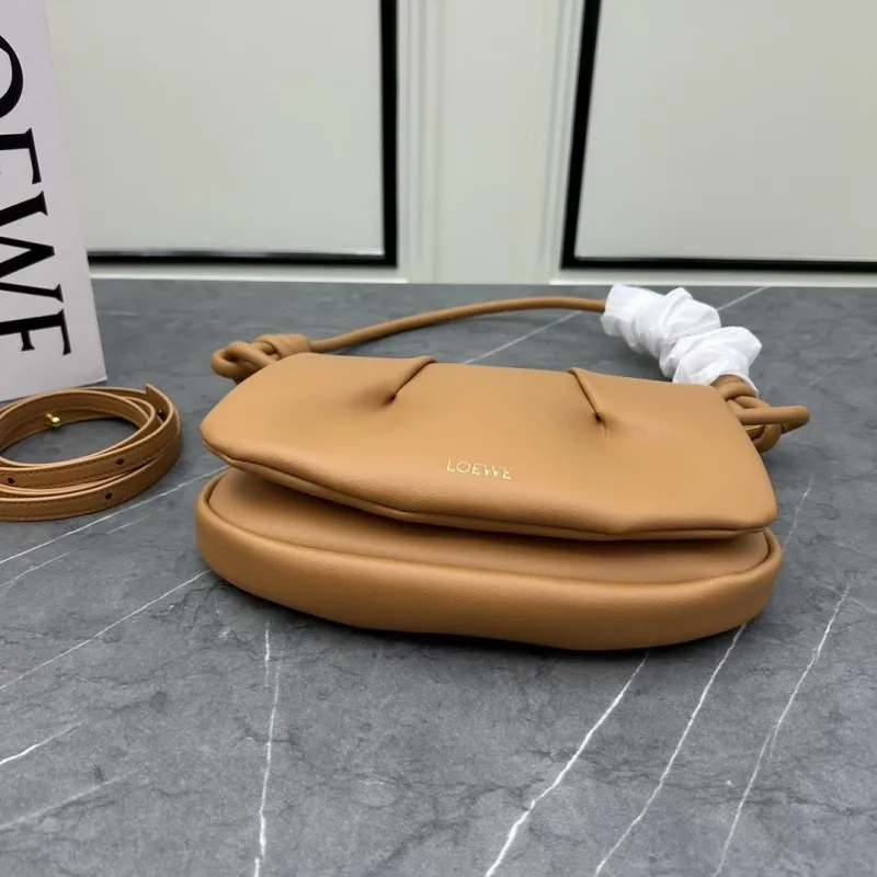 LOEWE Tan Leather Shoulder Bag 062138 - Image 4