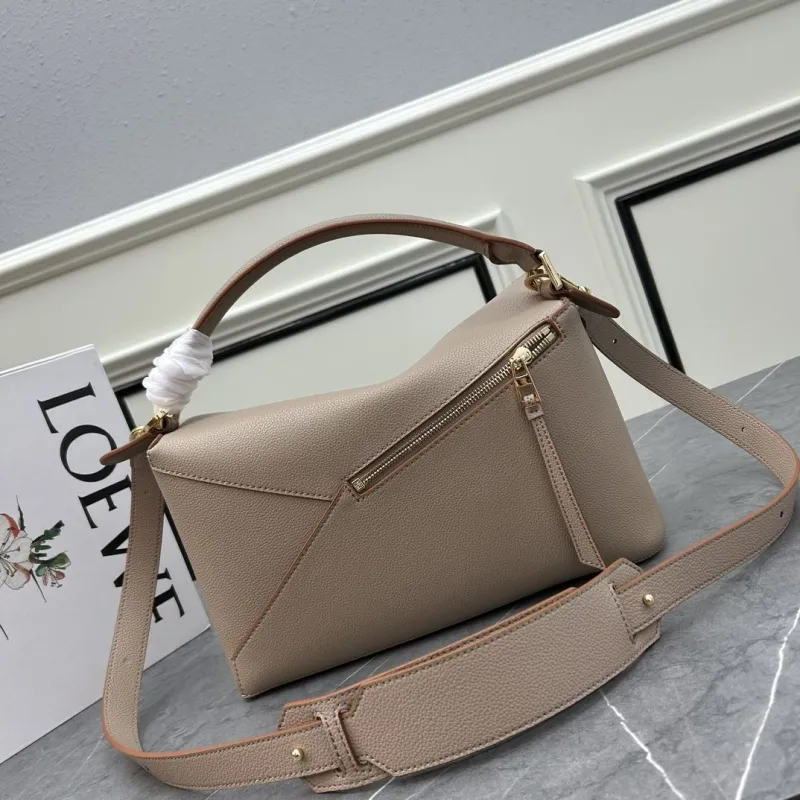 Loewe Beige Leather Crossbody Handbag 911 - Image 3