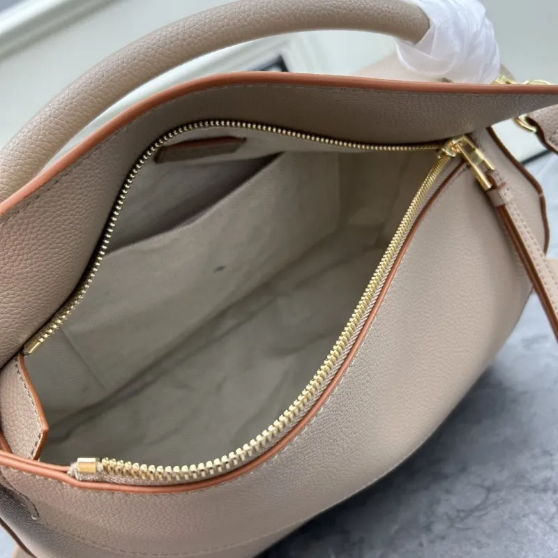 Loewe Beige Leather Crossbody Handbag 911 - Image 7