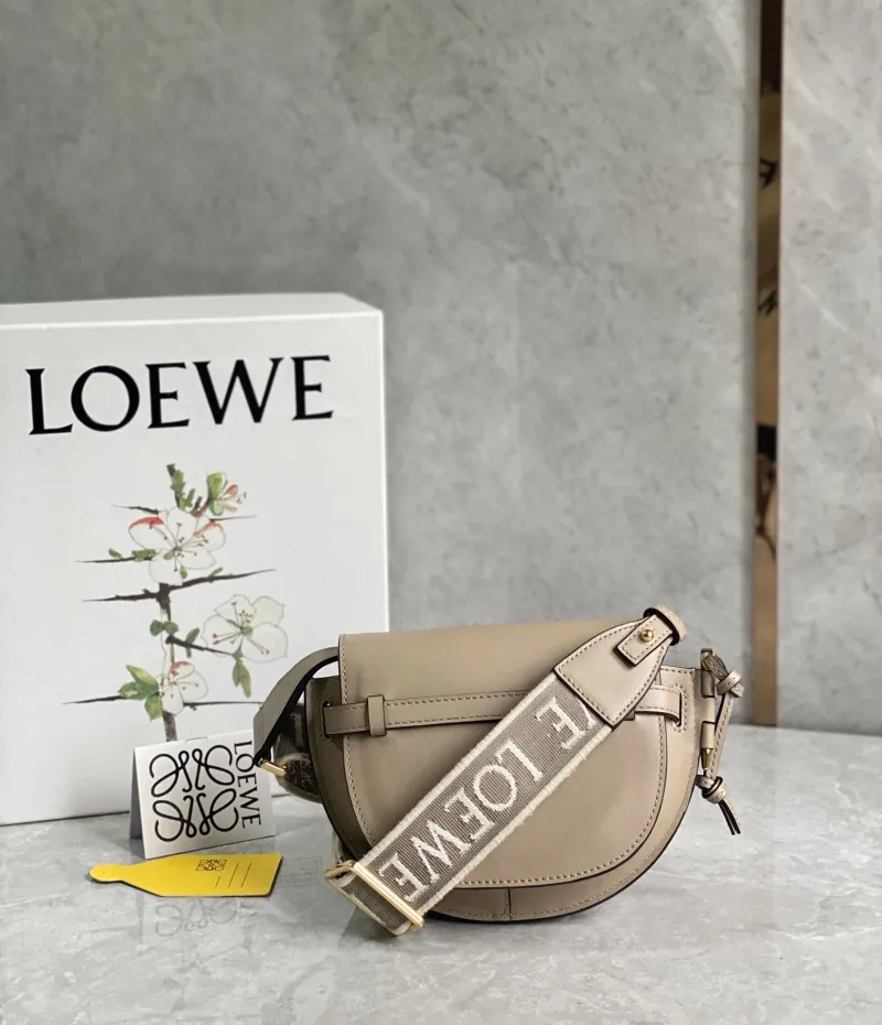 LOEWE Beige Saddle Crossbody Bag - Image 3