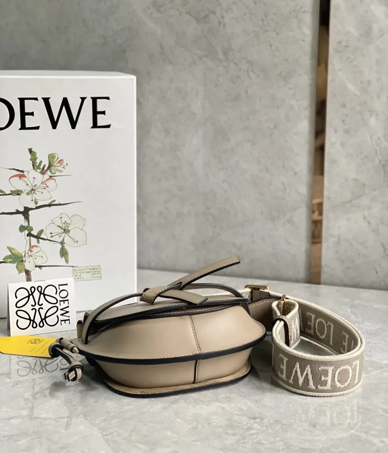 LOEWE Beige Saddle Crossbody Bag - Image 4