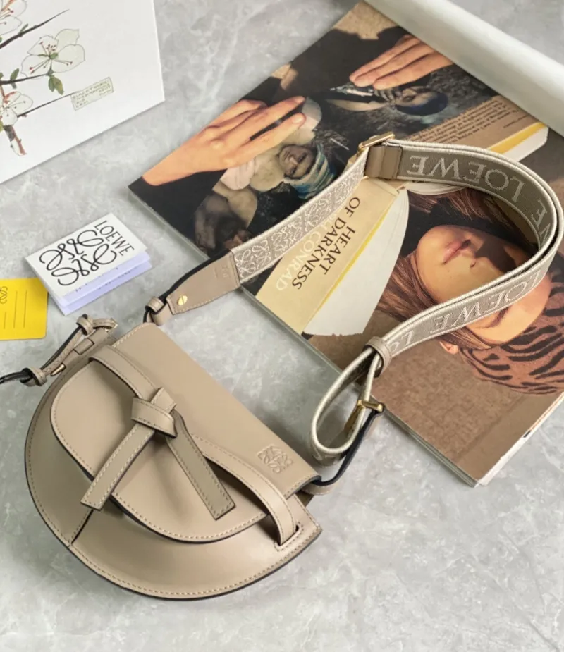 LOEWE Beige Saddle Crossbody Bag - Image 5