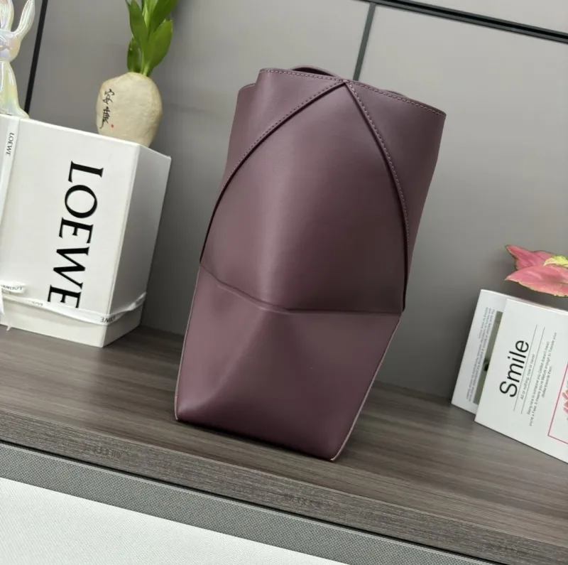 Alternative view of Loewe Satchel Bags-32