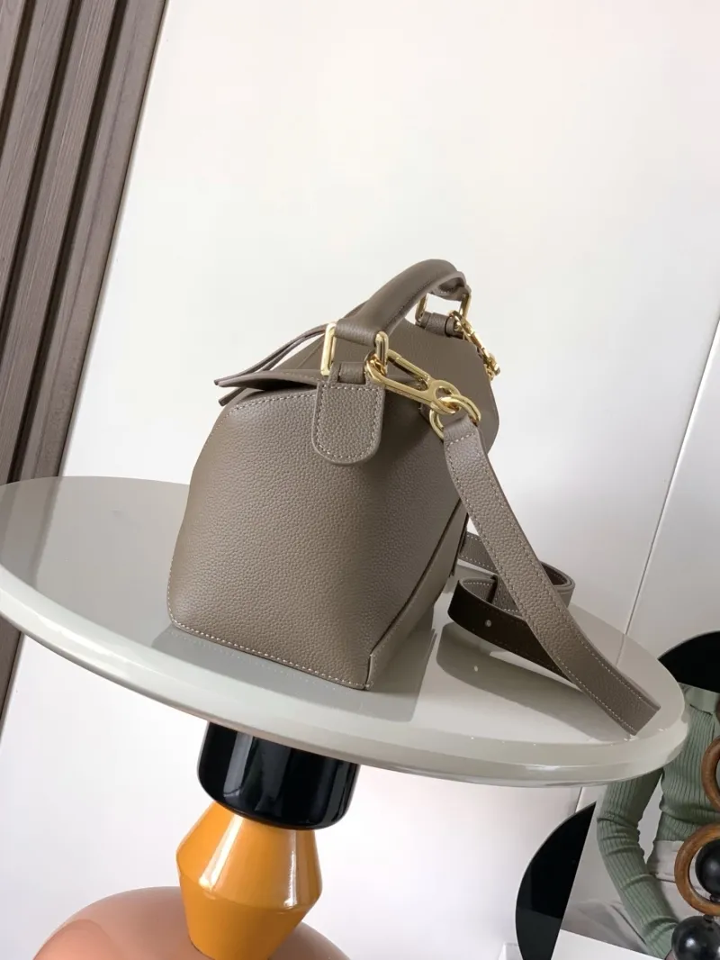 Alternative view of Loewe Satchel Bags-439