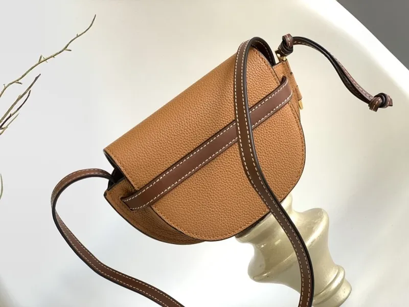 Loewe Tan Leather Crossbody Saddle Bag 453 - Image 3