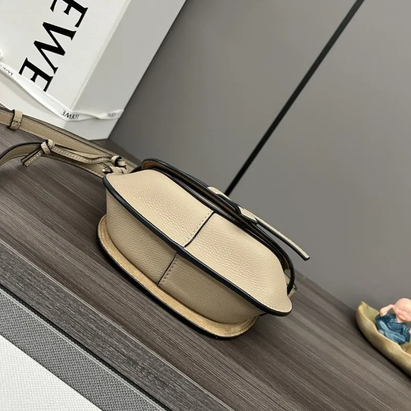 Loewe Beige Small Saddle Crossbody Bag - Image 3