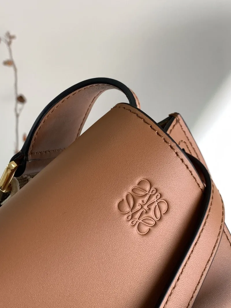 Loewe Tan Leather Saddle Crossbody Bag 503 - Image 4