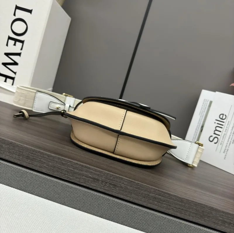 LOEWE White Beige Saddle Crossbody Bag 510 - Image 4