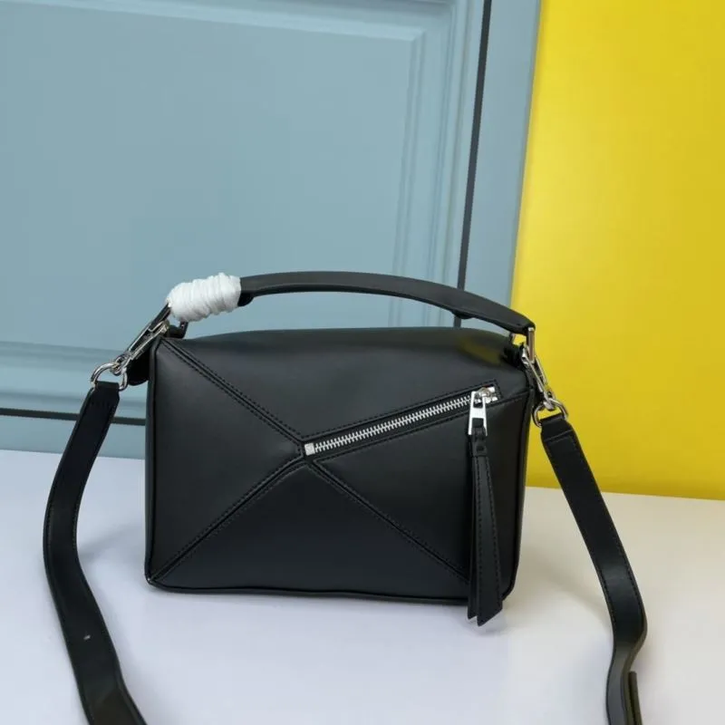 Alternative view of Loewe Satchel Bags-922