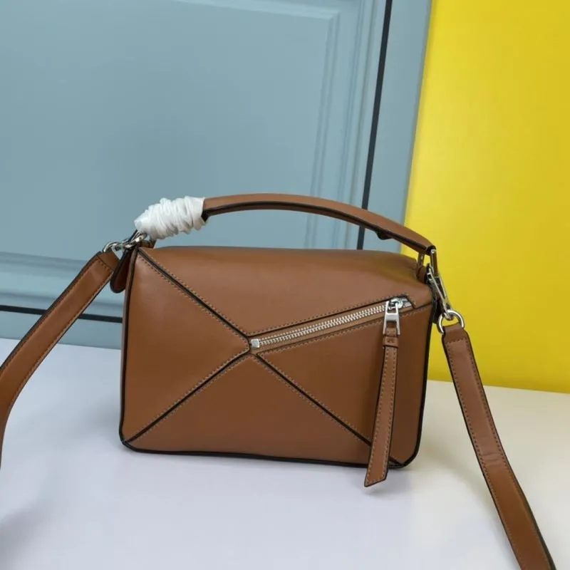 Alternative view of Loewe Satchel Bags-923