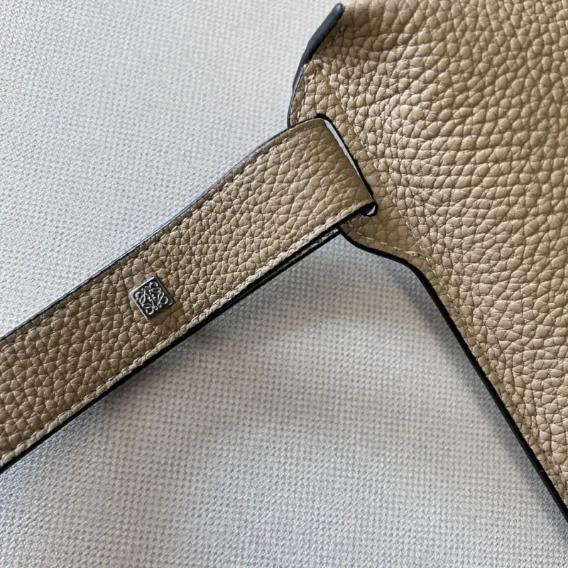 LOEWE Beige Leather Sling Bag - Image 7