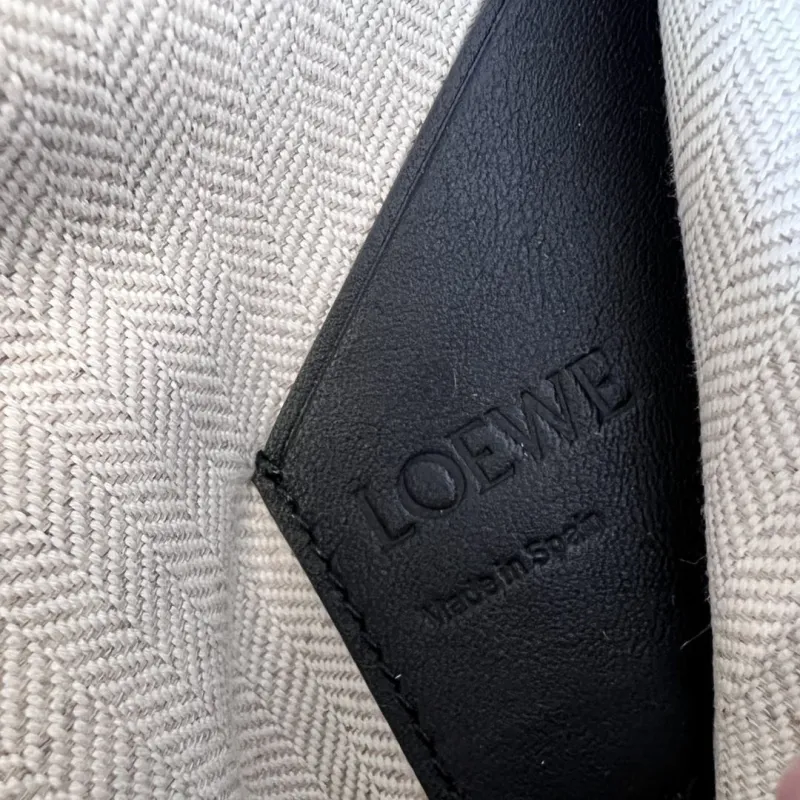 LOEWE Beige Leather Sling Bag - Image 9