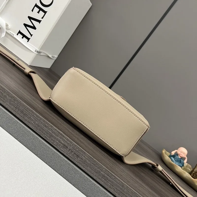 LOEWE Beige Puzzle Leather Waist Bag - Image 4
