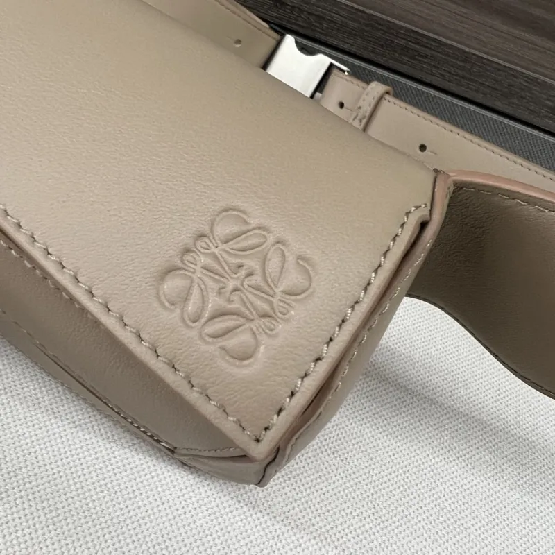 LOEWE Beige Puzzle Leather Waist Bag - Image 7