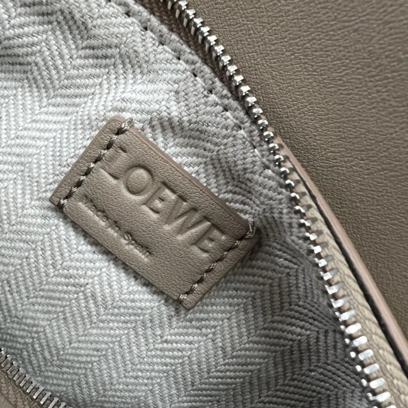 LOEWE Beige Puzzle Leather Waist Bag - Image 9