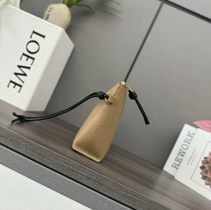 Alternative view of Loewe Clutch-12