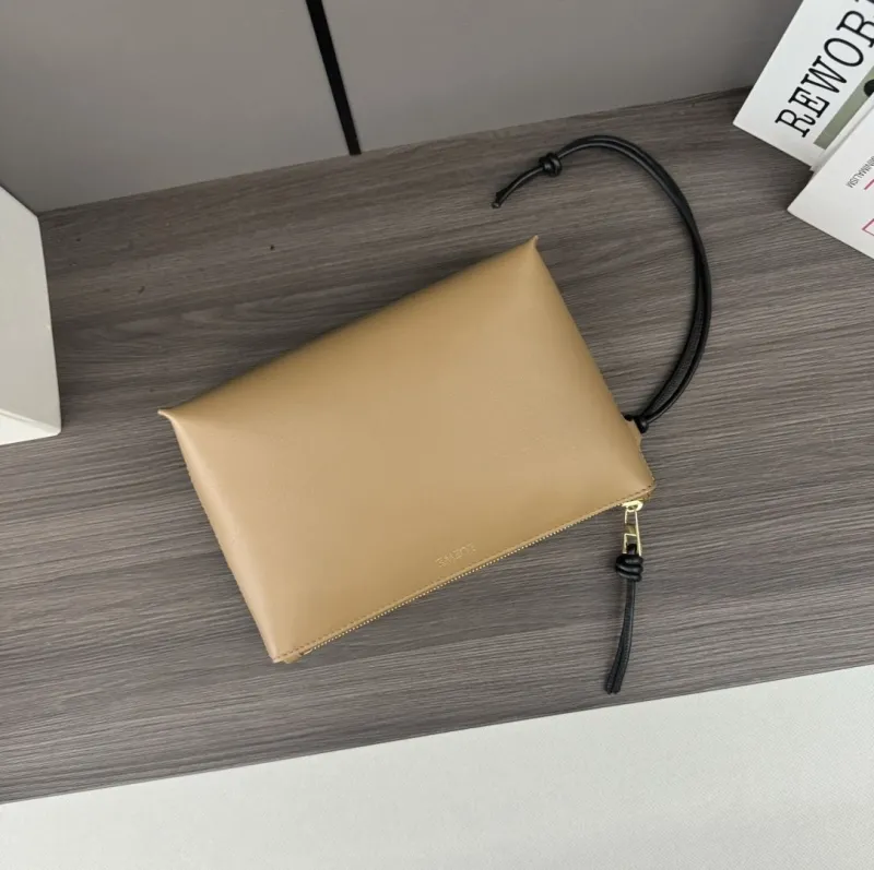 Loewe Clutch-12 - Image 5