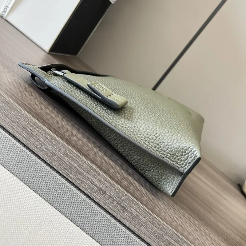 Alternative view of Loewe Clutch-14