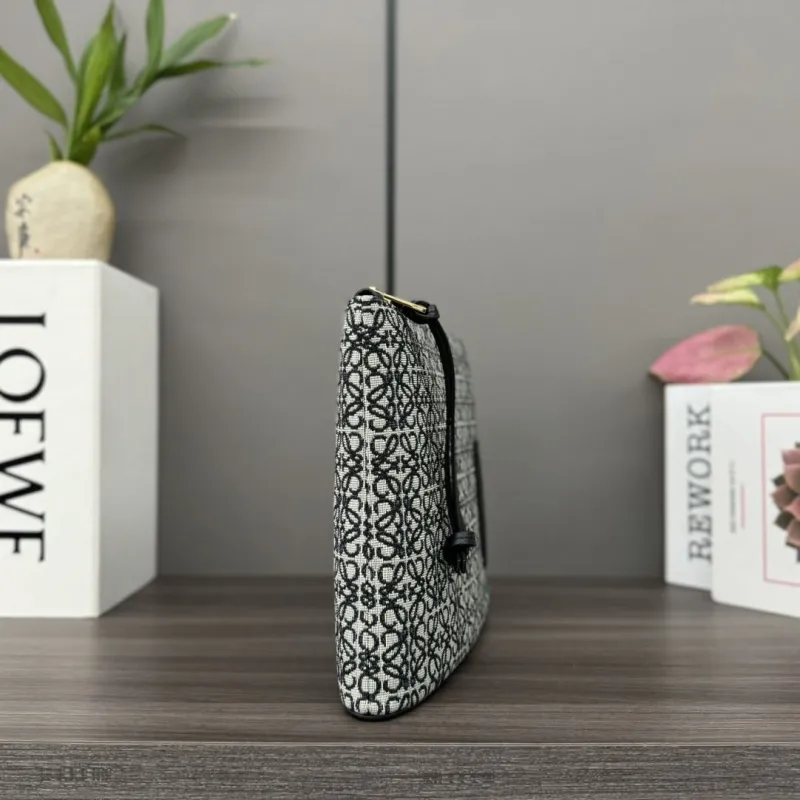 Alternative view of Loewe Clutch-19