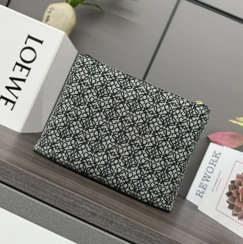 Loewe Clutch-19 - Image 3