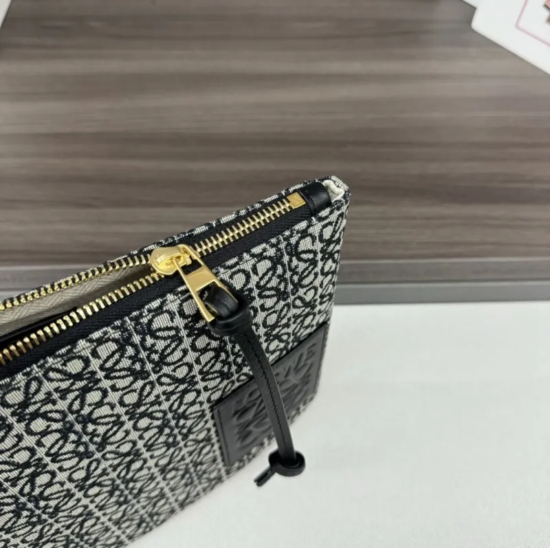 Loewe Clutch-19 - Image 7
