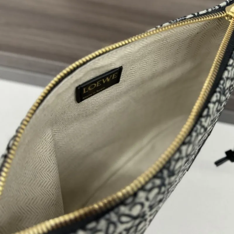 Loewe Clutch-19 - Image 8