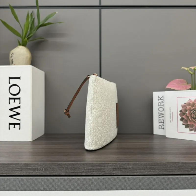 Alternative view of Loewe Clutch-20